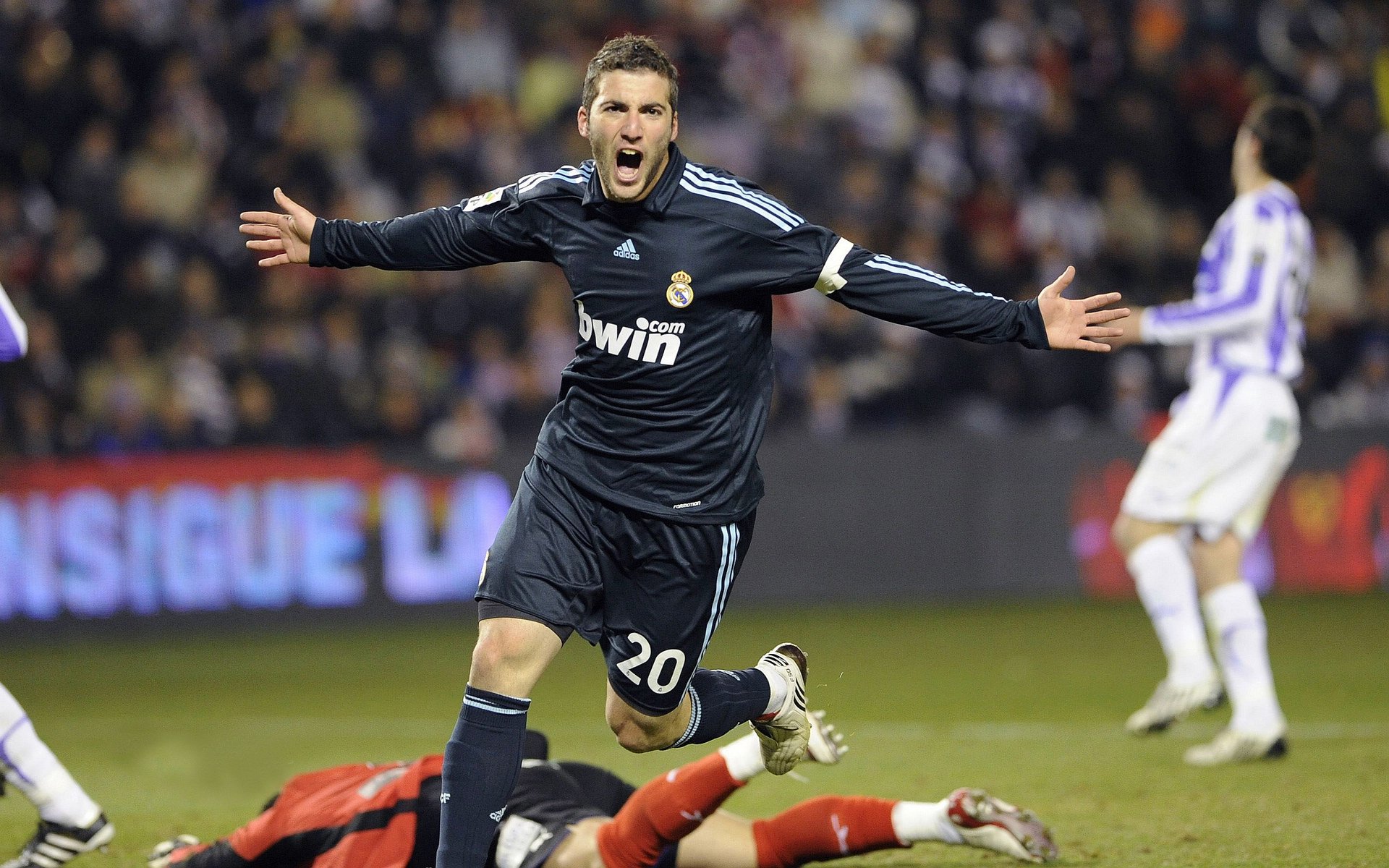 开云体育-骑士踏平太阳，小贾伦在意甲焦点战接管比赛